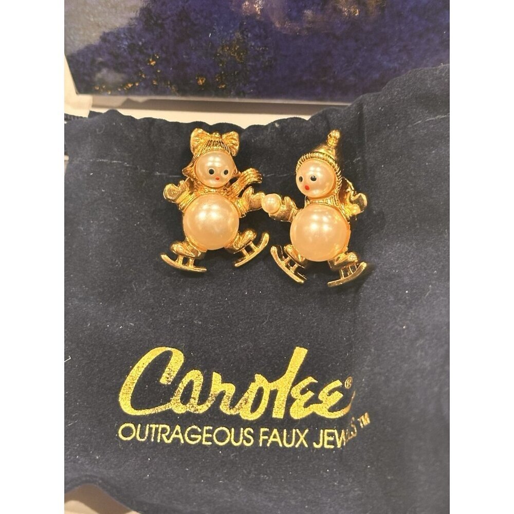 CAROLEE GOLD 1.25" FAUX PEARL SNOWMEN BOY GIRL SKATING Pin Brooch 1990S LOT 2 LN - Picture 3 of 10